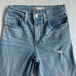 Women’s Levi 724 straight leg jean